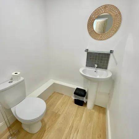 Rye Court * הלמסלי