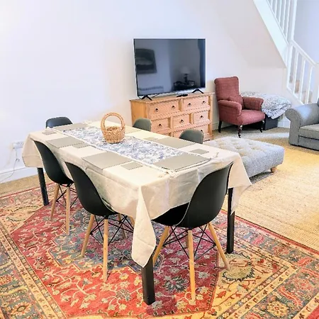Rye Court בית נופש הלמסלי